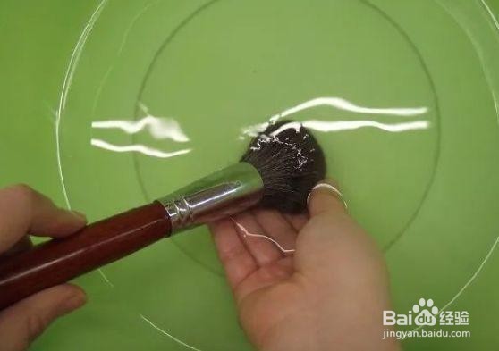 如何清理化妆工具