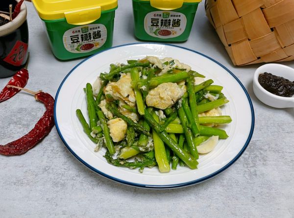 酱香鸡蛋炒芦笋尖