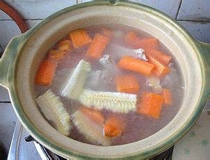 玉米排骨汤的做法