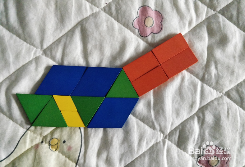 用几何形状积木怎么拼海洋馆里面的鲸鱼?