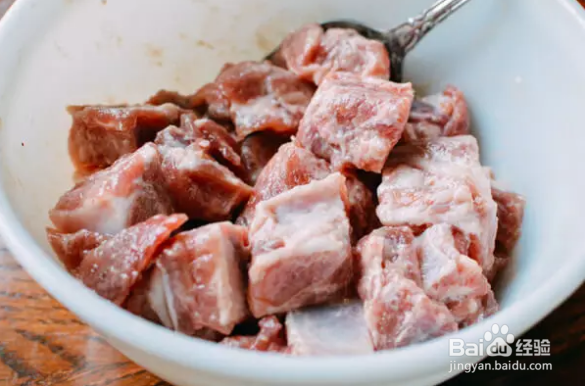 排骨焖饭怎么做？在家可以这么做美味极了！