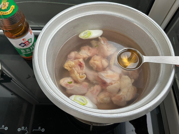 不需要炒糖色红烧鸡块焖鹌鹑蛋