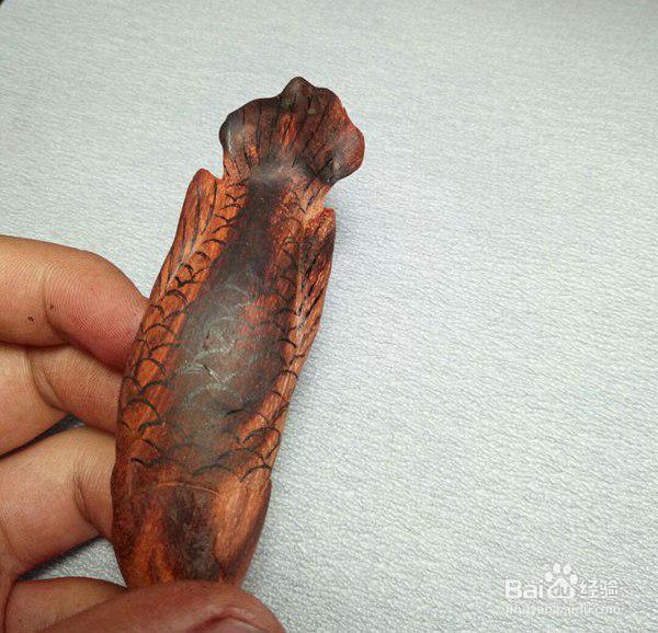 雕刻金龙鱼的木雕手工教程