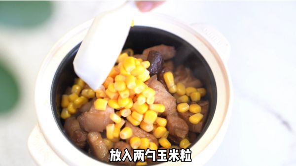 板栗香菇五花肉焖饭