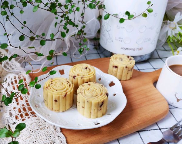 奶香蔓越莓绿豆糕