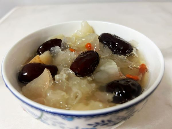 冰糖雪梨银耳羹