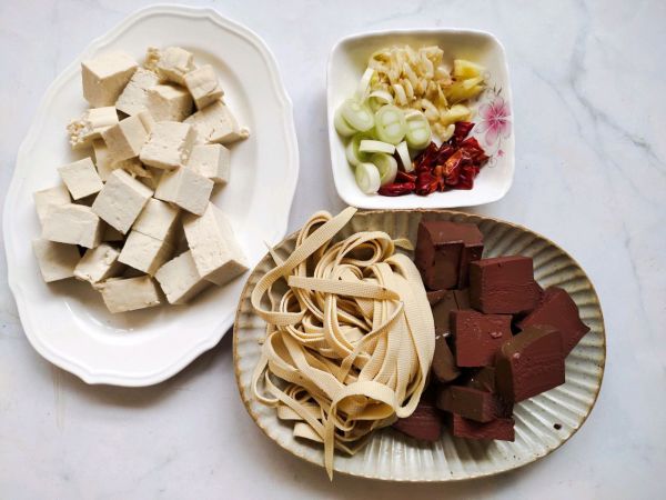 香辣鸭血豆腐锅