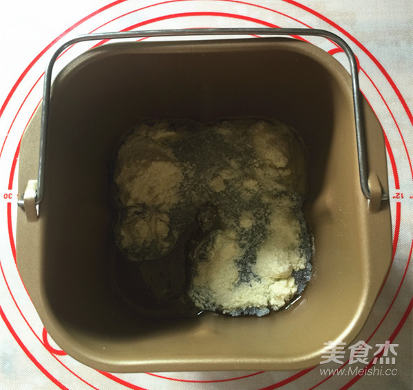 红曲提子干面包