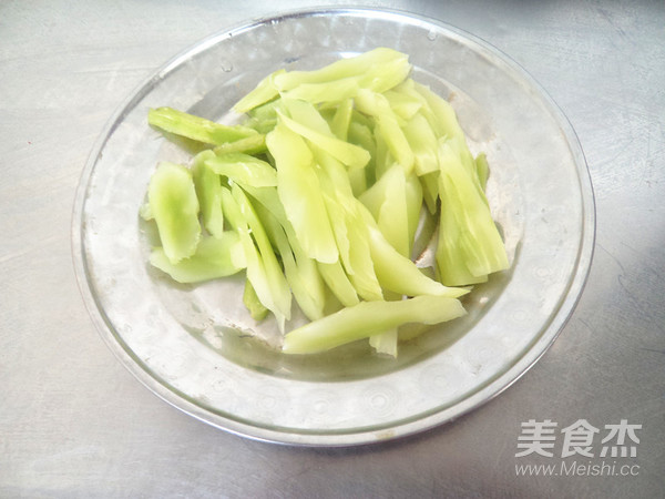 火腿炒莴笋的做法