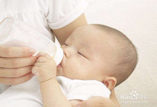 <b>新生儿奶粉到底喂多少才够</b>