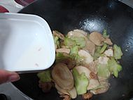 虾米炒鸡腿菇做法