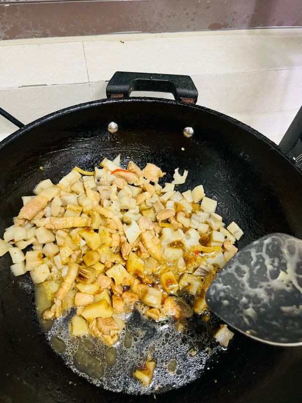 酸辣藕丁五花肉