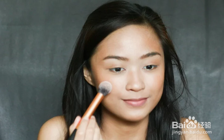 如何化出完美无瑕的妆容