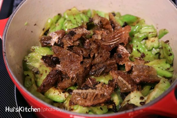 豆豉鲮鱼炒苦瓜