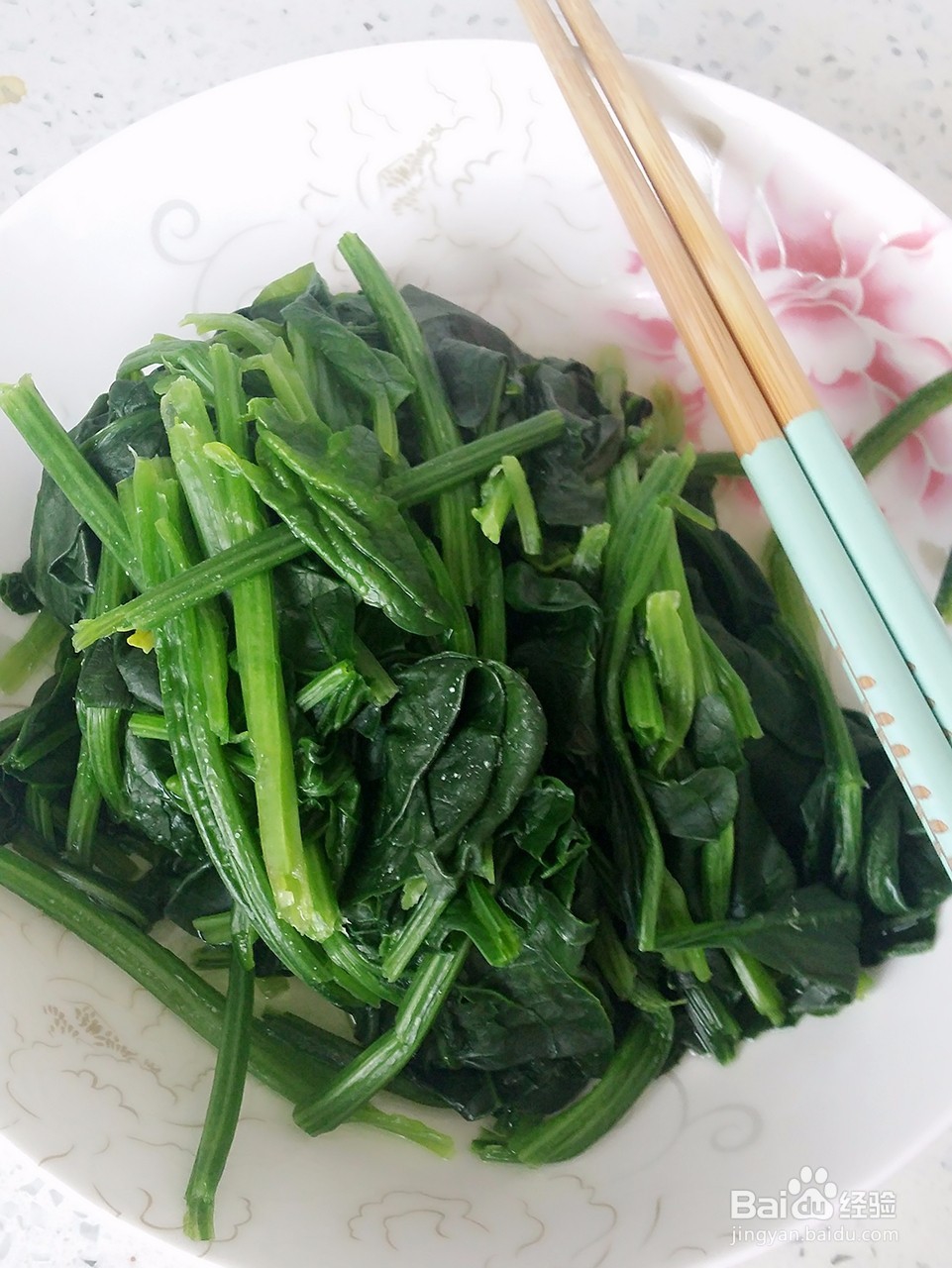 菠菜鸡蛋补铁有营养