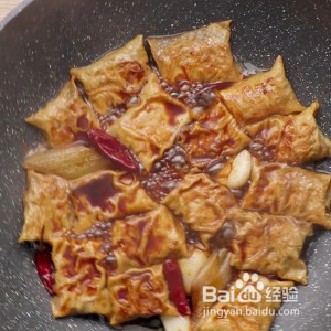 如何做红烧豆皮卷肉