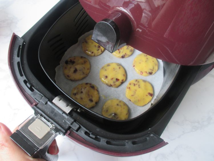 想吃蔓越莓奶香酥饼？轻轻松松就能学会