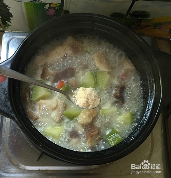 萝卜炖腊猪蹄肉