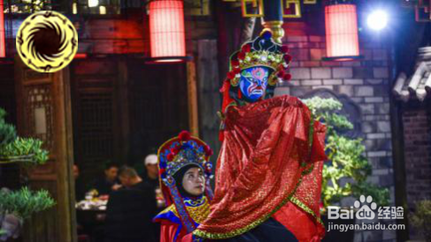 怎样看懂宽窄巷子李雪火锅的四川传统文化表演