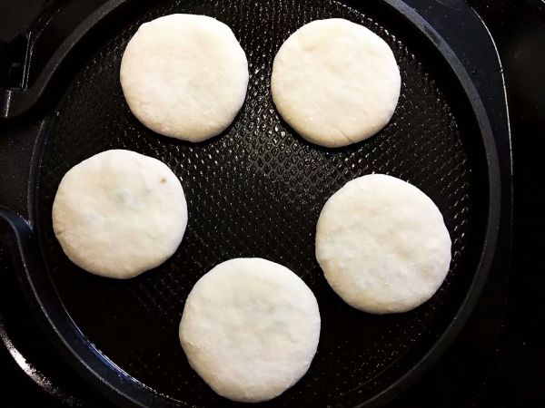 烫面韭菜鸡蛋馅饼