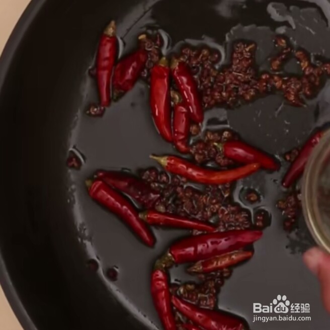 在家做麻辣葱姜炒蛏子教程