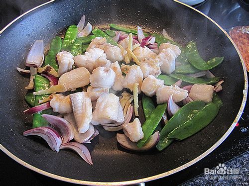 荷豆洋葱炒鱼柳