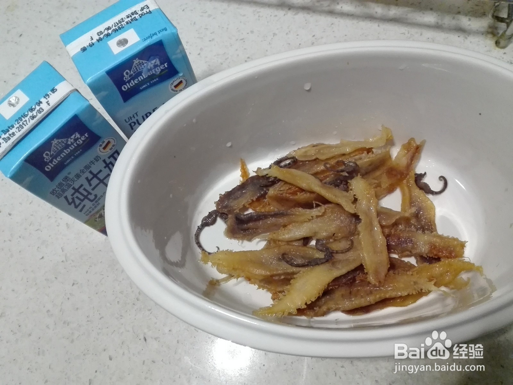 如何制作美味的牛奶炖花胶