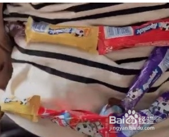 抖音棒棒糖怎么塞袖子