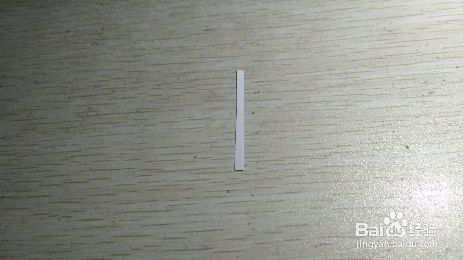 如何用细长的硬卡纸做有弧度的中性笔的支架