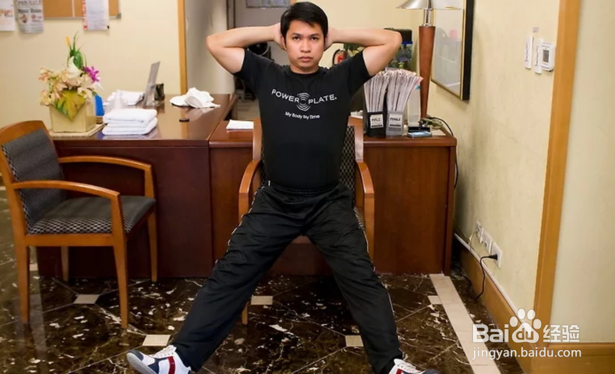 如何坐着练腹肌