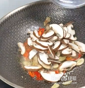 如何自制家常莲藕炒香菇？