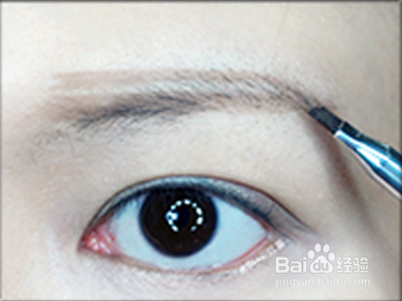平眉妆的化妆技巧