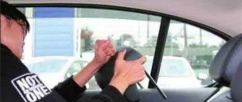 车子没熄火锁车了怎么办