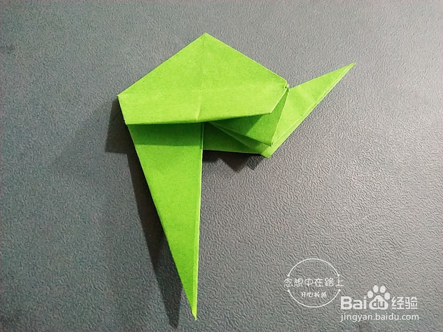 幼儿园小朋友学折纸 一只蜗牛