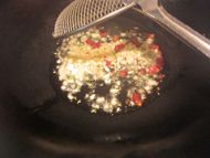 蒜酥菠菜粉--做法