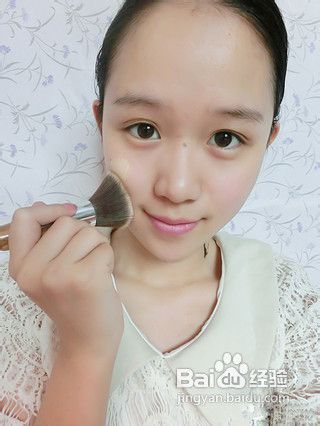 约会前如何给自己化妆？