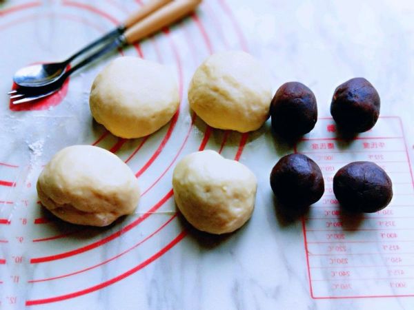 经典黑芝麻豆沙小面包