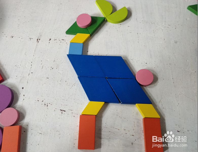 用智力拼板怎样拼一只羊驼?