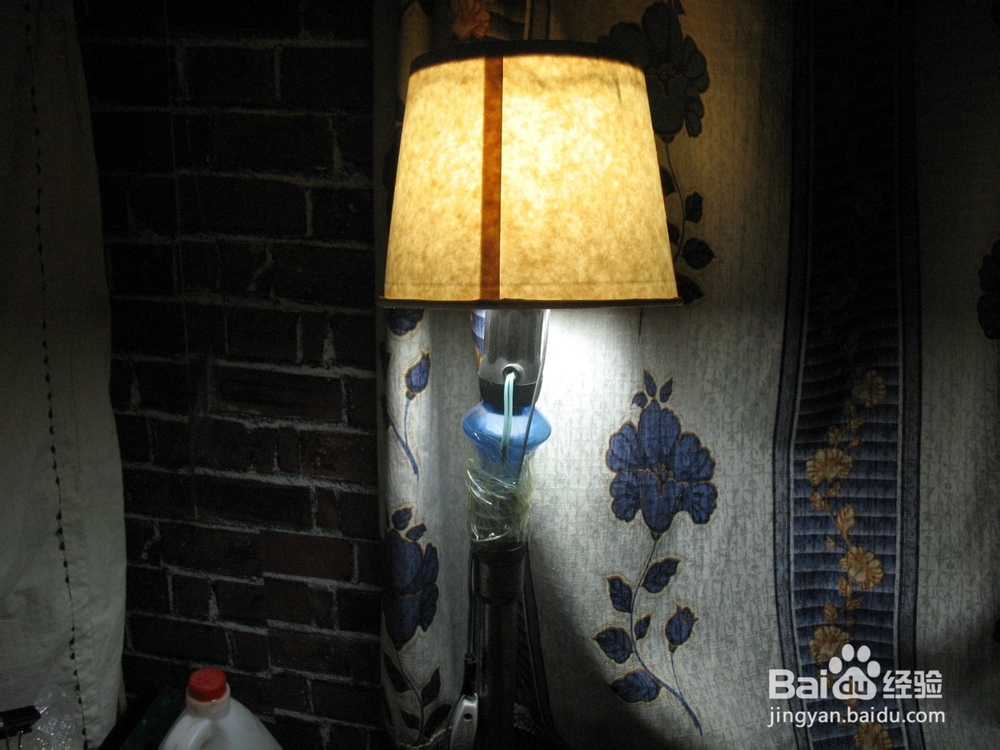 怎样废旧利用糖果桶制作地灯罩子