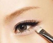 内双眼皮怎样化妆