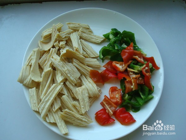 白玉菇炒腐竹的做法