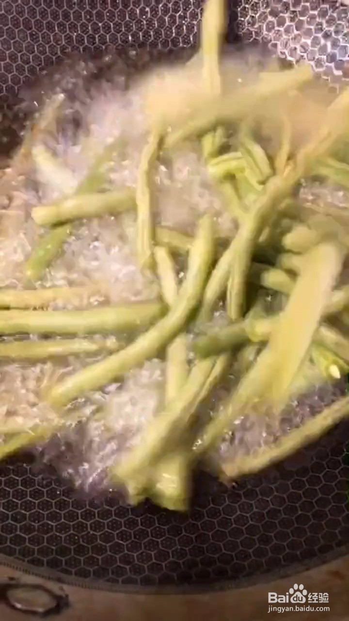 如何制作家庭版干煸豆角