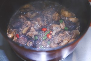 板栗焖鸡的做法