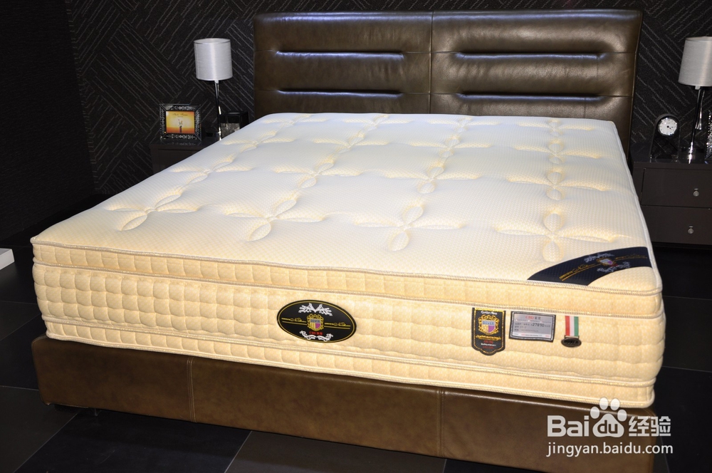 老人睡什么材质的床垫好