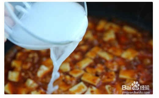 正宗麻婆豆腐制作,色泽红亮,嫩滑,美味下饭!