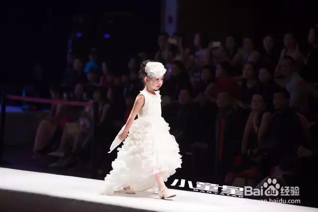 小童星模特的这些技巧,让孩子在秀场上独领风骚