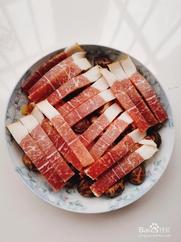 花菇火腿蒸鸡制作方法