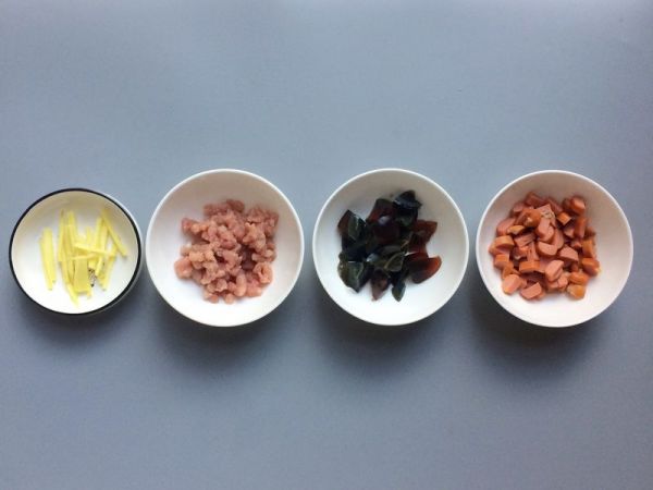 皮蛋火腿上汤豆苗