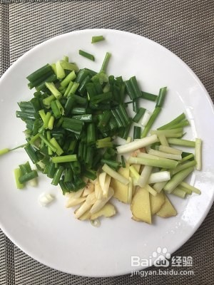 保健养生葱炒鸡肉