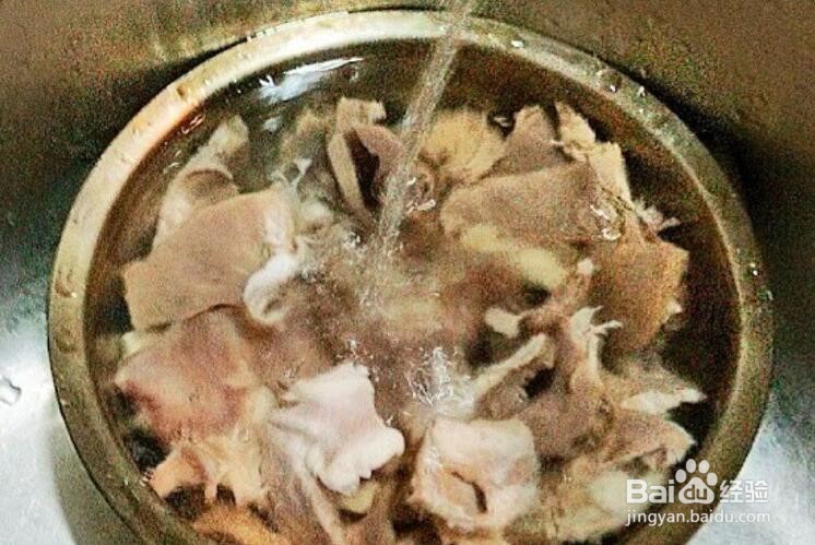 怎么做一道美味的猪心酸辣爽